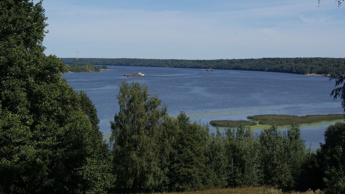 река Волга, вид с деревни Стрелка