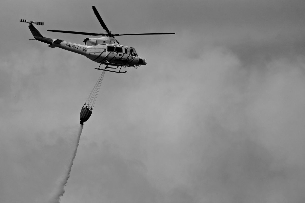 Combate a um incêndio florestal em Paradinha, Viseu.